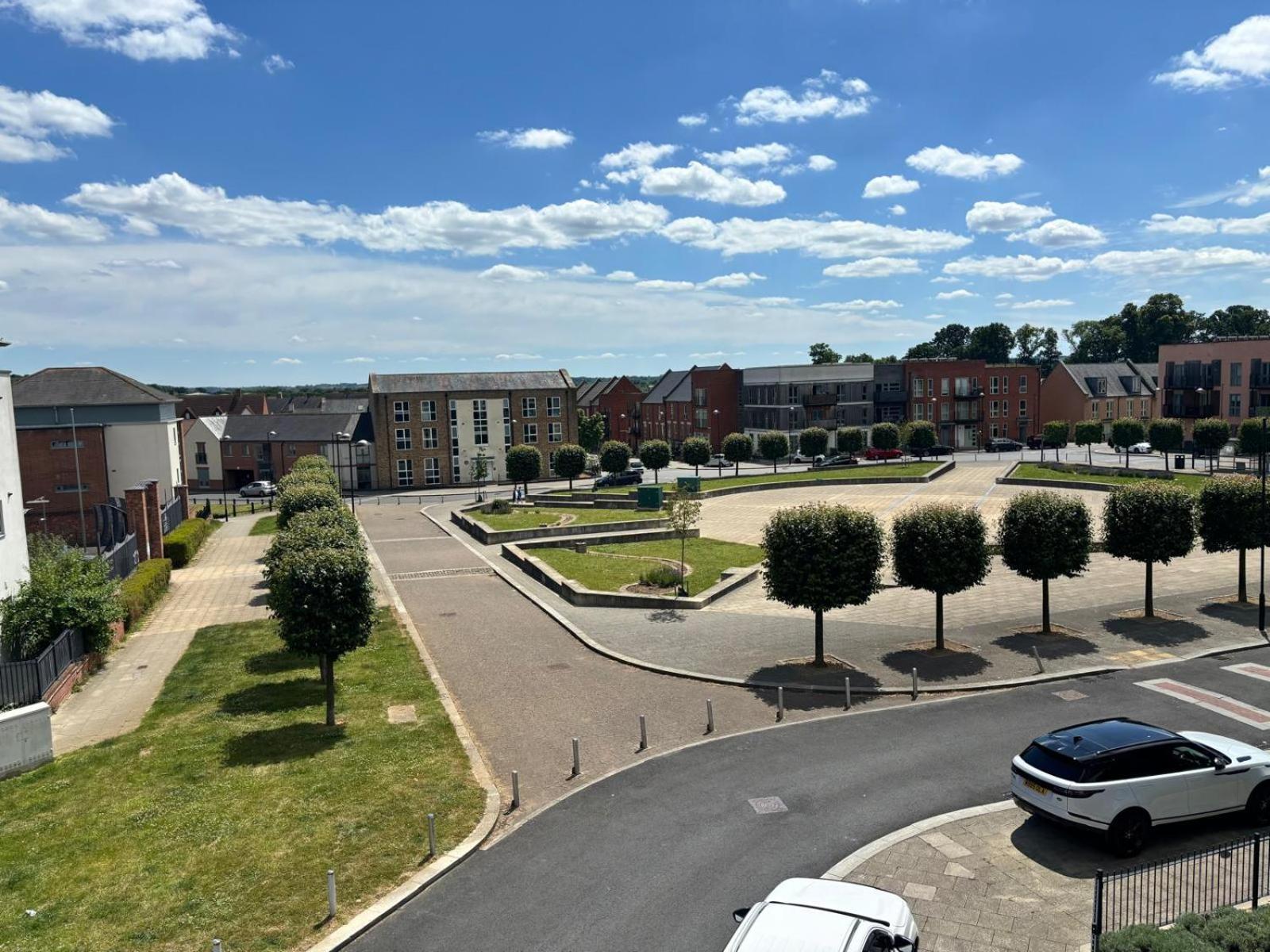 Luxury 2 Bedroom Northampton Townhouse With Balcony Exterior foto