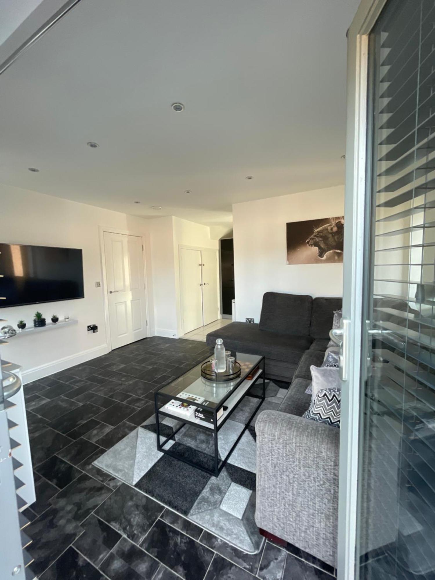 Luxury 2 Bedroom Northampton Townhouse With Balcony Exterior foto
