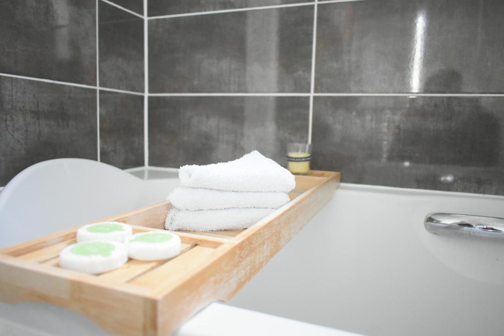 Luxury 2 Bedroom Northampton Townhouse With Balcony Exterior foto